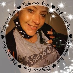 Meet your Posher, Selenia